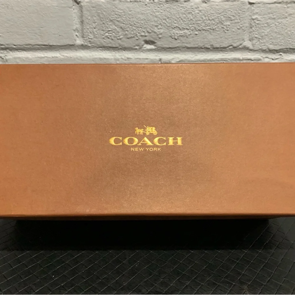 Coach signature black paten leather loafers. Size 8 - Picture 6 of 6